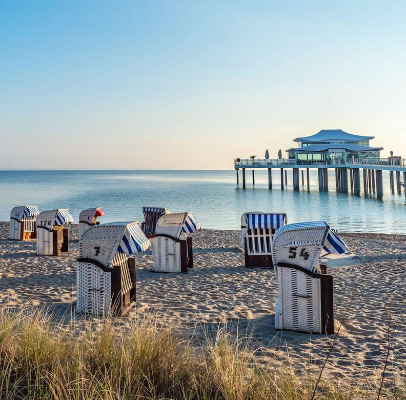A Timmendorfer Strand pier strandszékek kirakós online