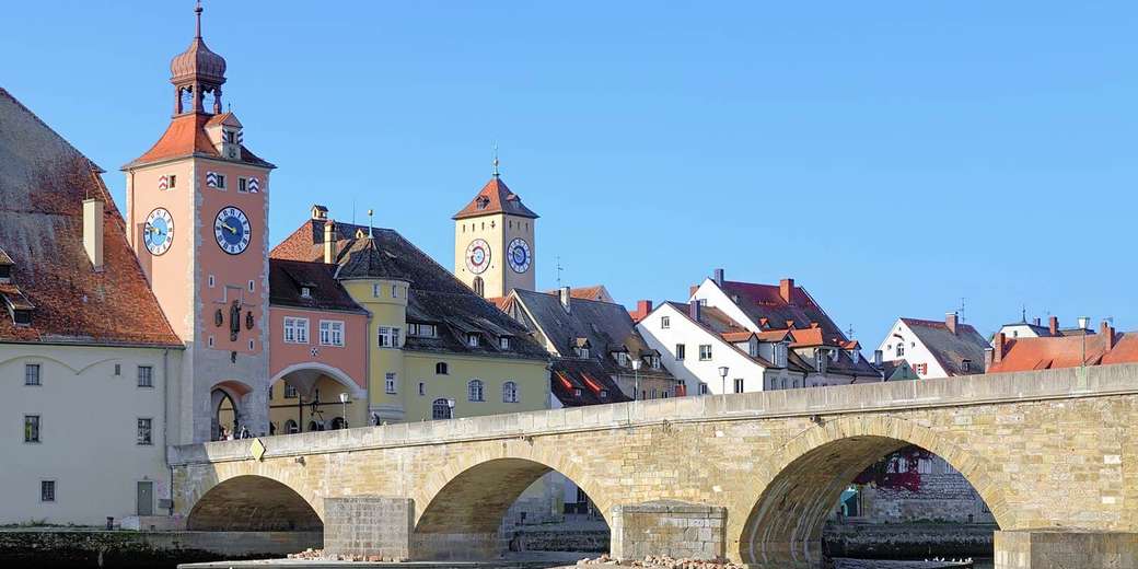 Regensburg mit Brücke Puzzlespiel online