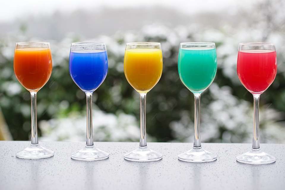 színes italok kirakós online