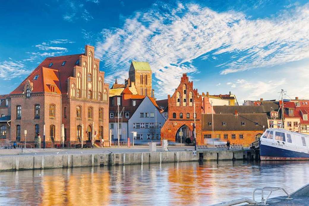 Ville de Wismar sur la mer Baltique puzzle en ligne