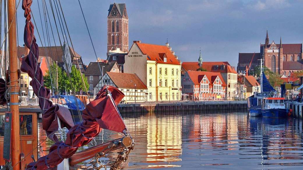 Città di Wismar sul porto del Mar Baltico puzzle online