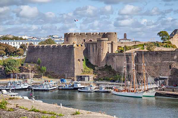 Brest slott med hamnanläggning Pussel online
