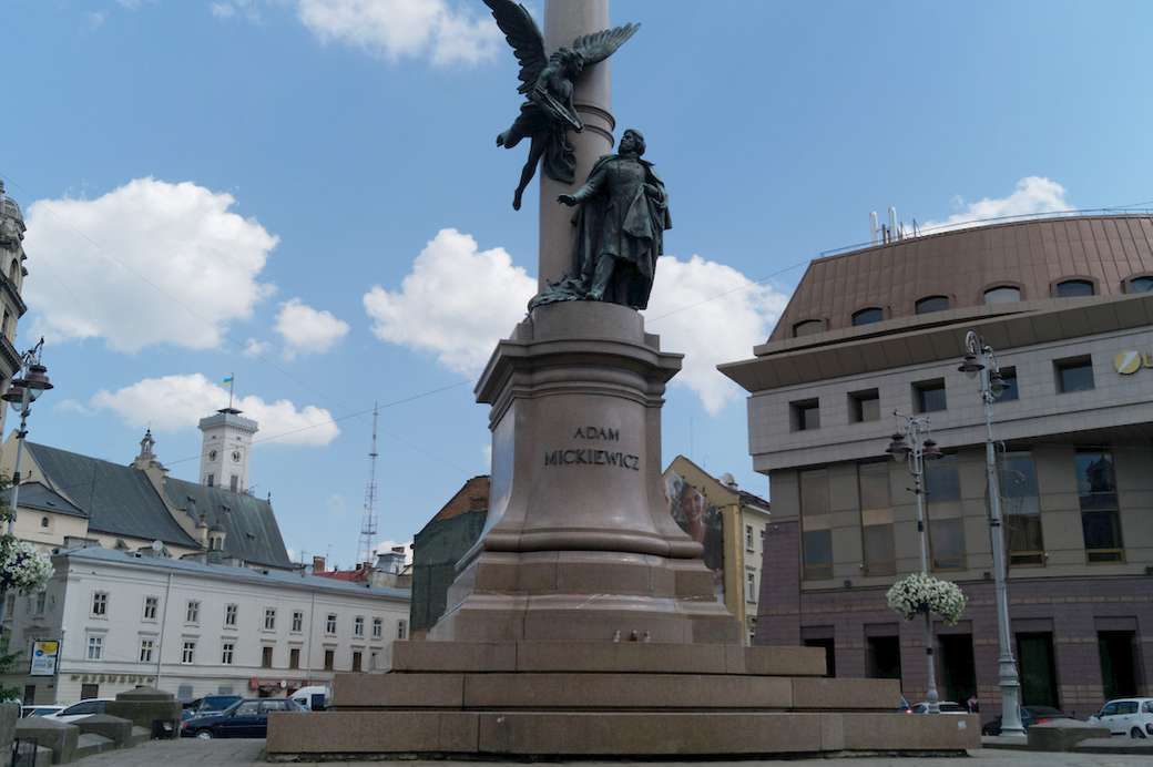 monumento en Lviv rompecabezas en línea