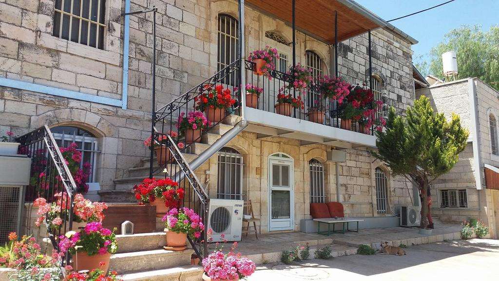 Une maison d'hôtes Karem appartenant aux Sœurs du Rosaire puzzle en ligne