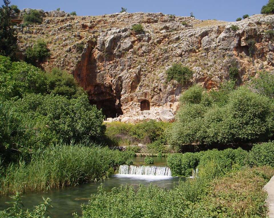 ヘルモン山近くのヨルダンの泉 ジグソーパズルオンライン