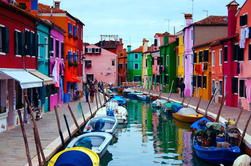 Италия-лодки на канале онлайн-пазл
