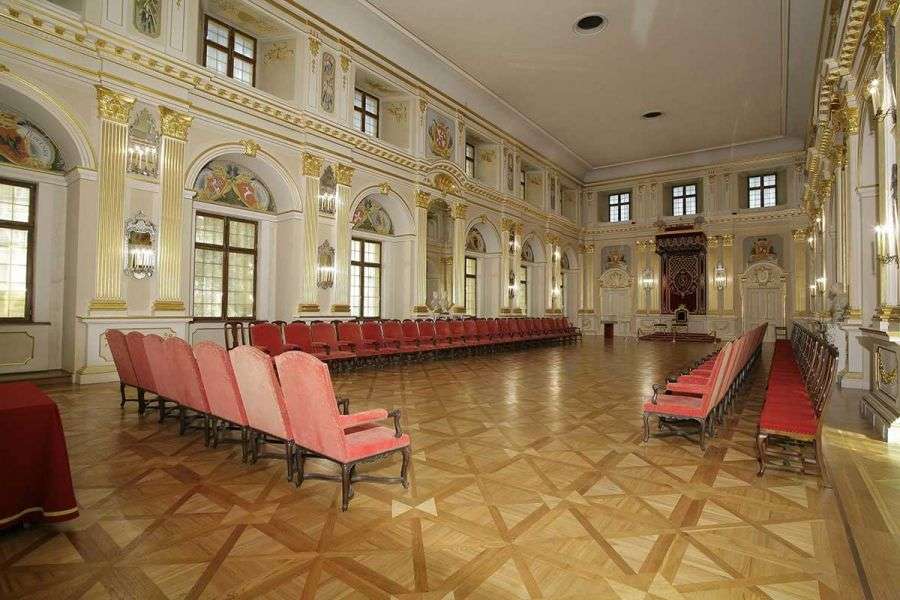 sala no castelo real em Varsóvia quebra-cabeças online