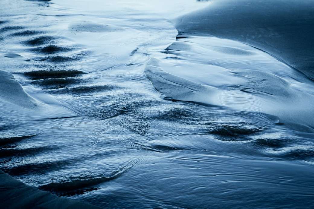 Вода, която тече в морето онлайн пъзел