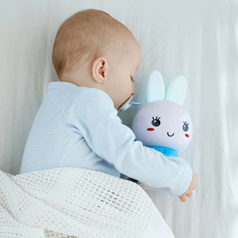 bebé con conejito Alilo rompecabezas en línea