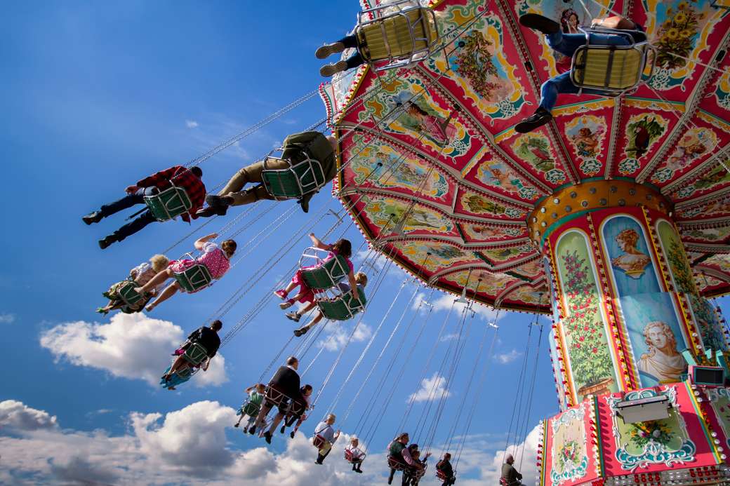 carousel ... an amusement park jigsaw puzzle online