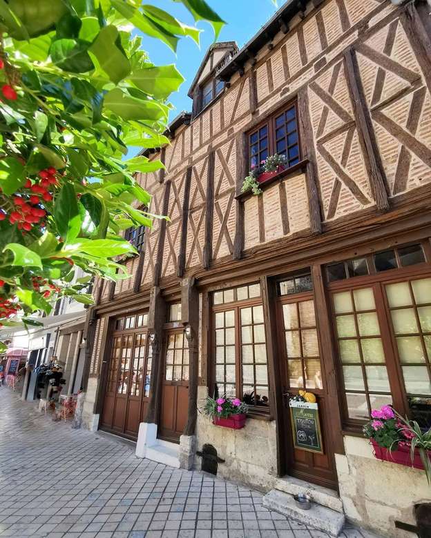 Case pe jumătate din lemn din Amboise puzzle online