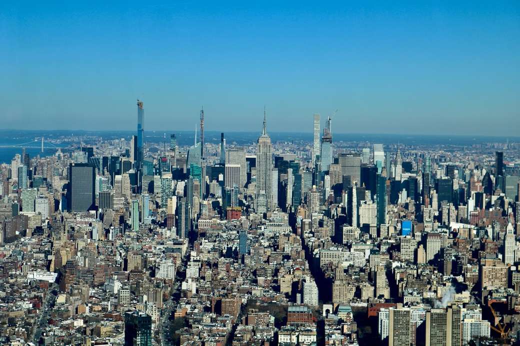 vue aérienne des bâtiments de la ville pendant la journée puzzle en ligne