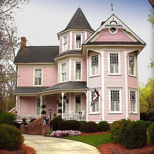 рожевий будинок онлайн пазл