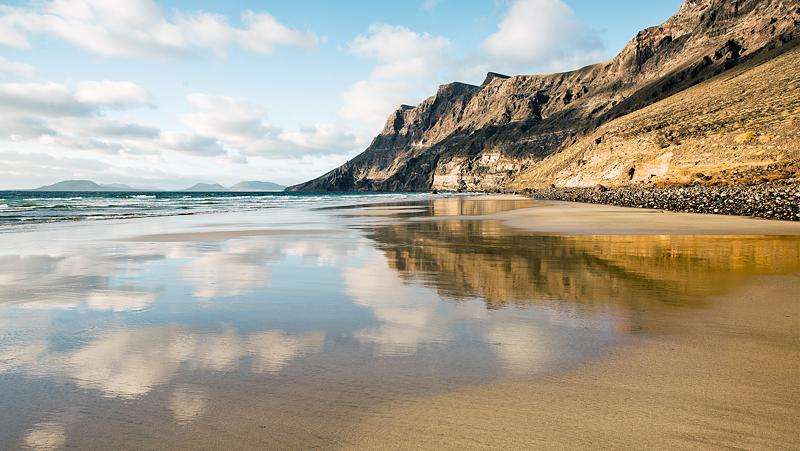 Peisajul de coastă al insulei Lanzarote puzzle online