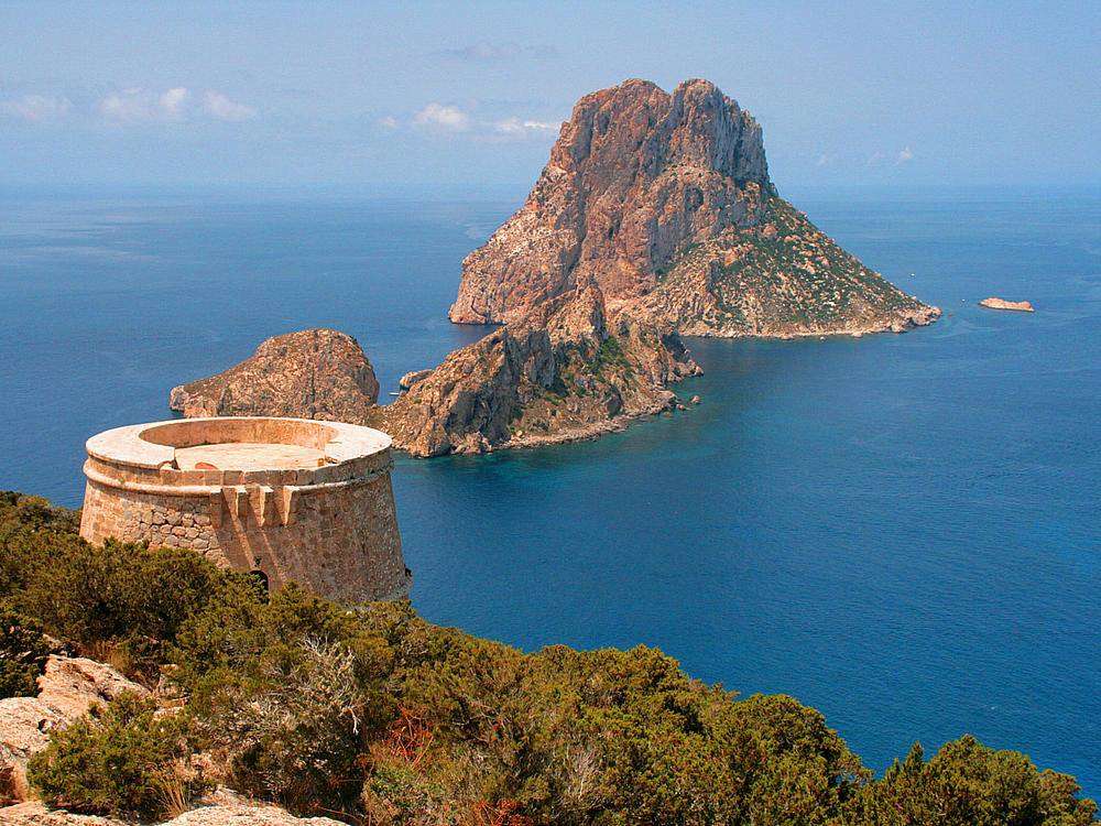 остров Ибица в Средиземном море онлайн-пазл