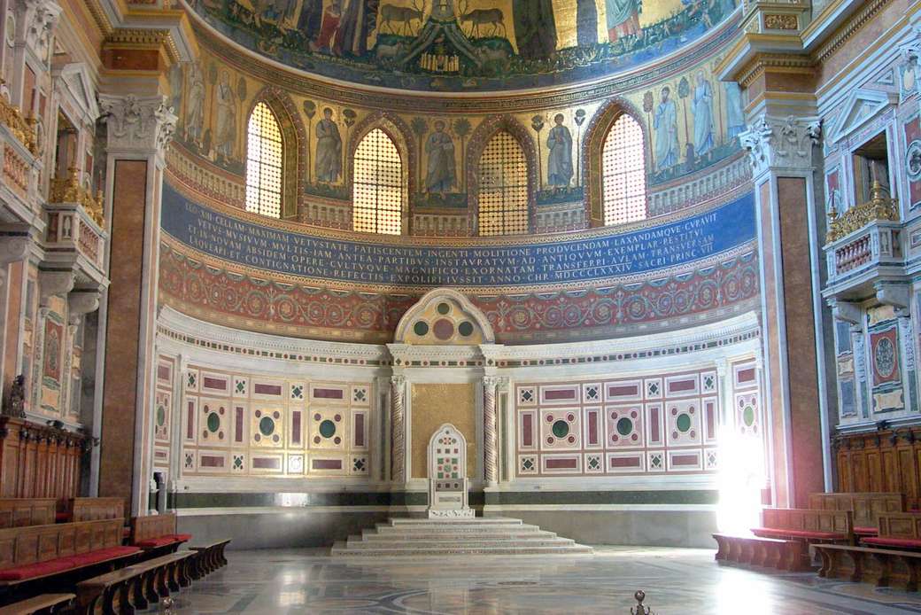 Den påvliga tronen i basilikan St. John i Lateran pussel på nätet