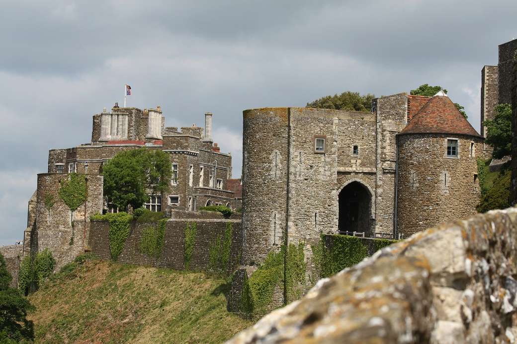 Dover angol kikötő várral a város felett online puzzle