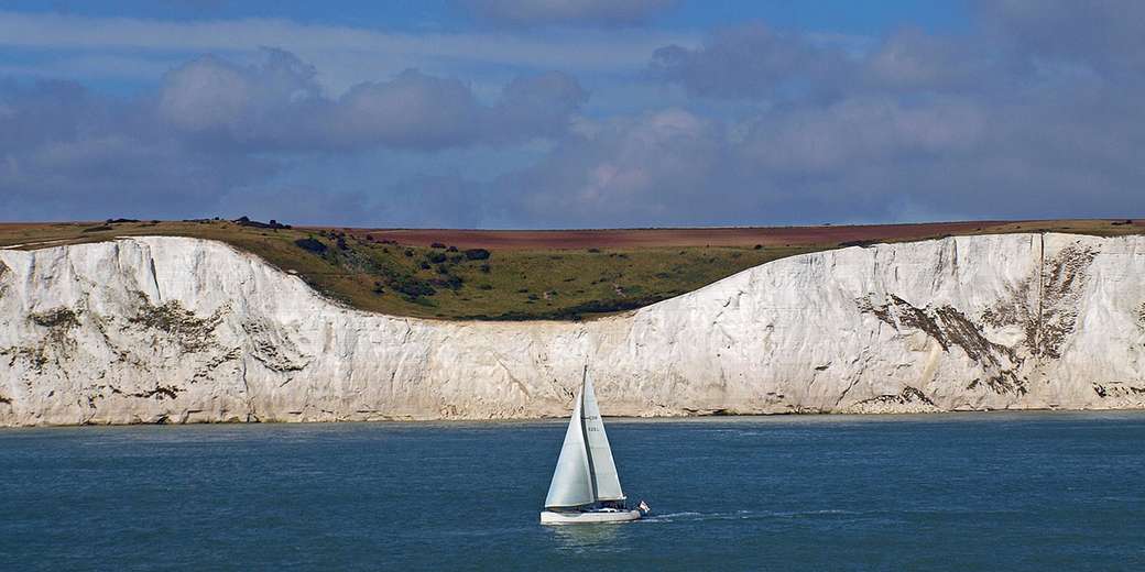 Navigând pe stâncile albe din Dover jigsaw puzzle online