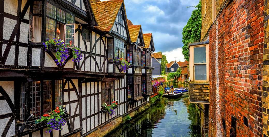 Casas antigas de Canterbury no canal puzzle online