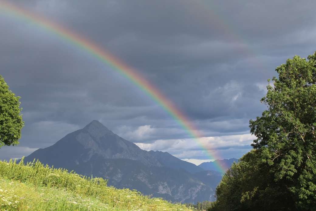 berg met regenboog legpuzzel online