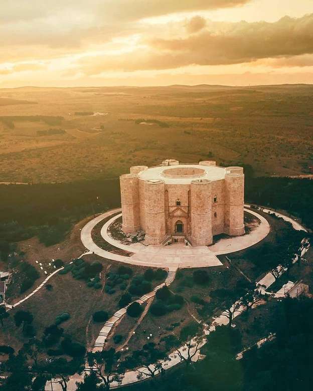 Castel del Monte presso Andria. Veduta dall'alto quebra-cabeças online
