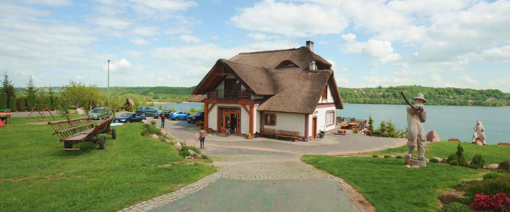 Hus vid sjön Pussel online