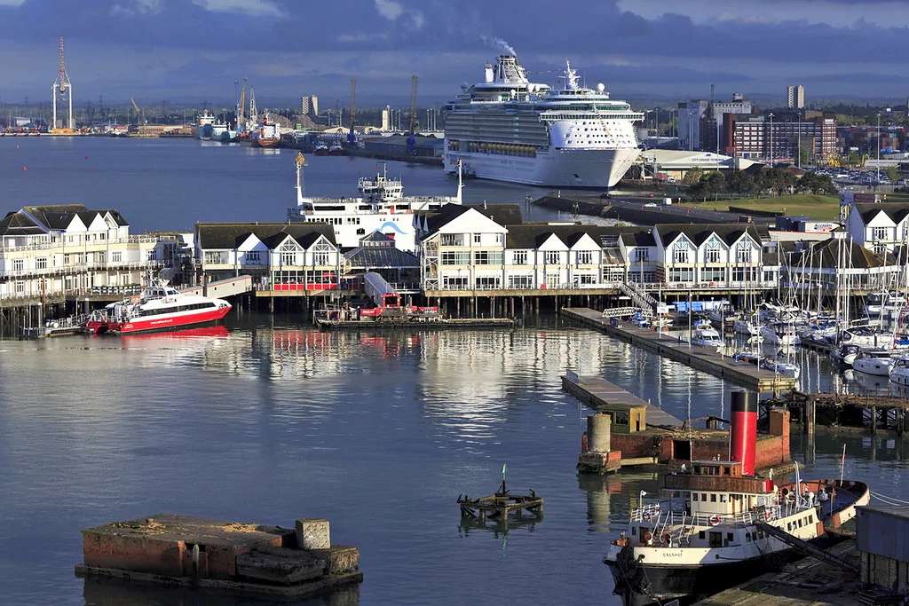 Λιμάνι του Σαουθάμπτον της νότιας Αγγλίας παζλ online