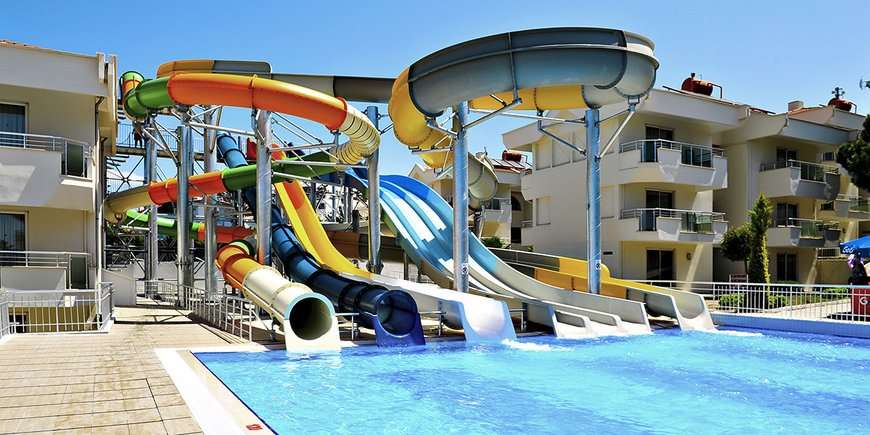 piscina para niños en un hotel turco rompecabezas en línea