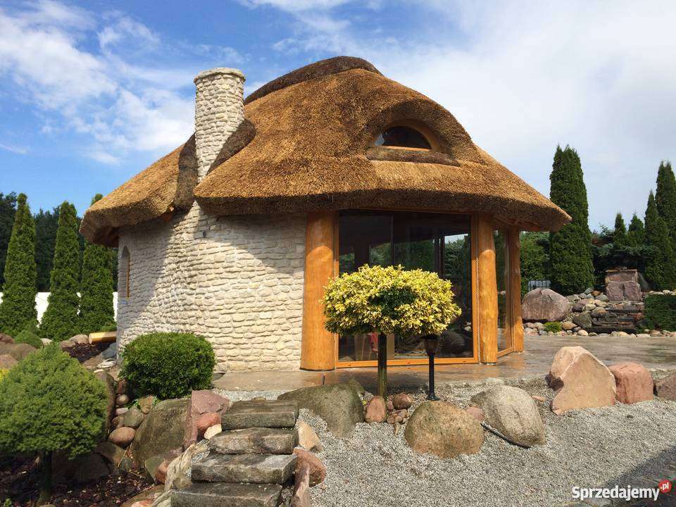 brick gazebo with thatched roof jigsaw puzzle online