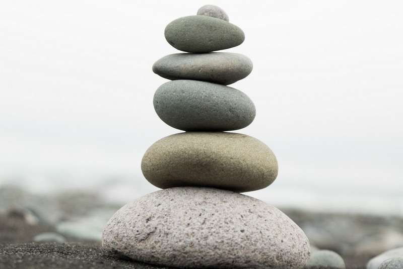 technique of gravity stacking of stones jigsaw puzzle online