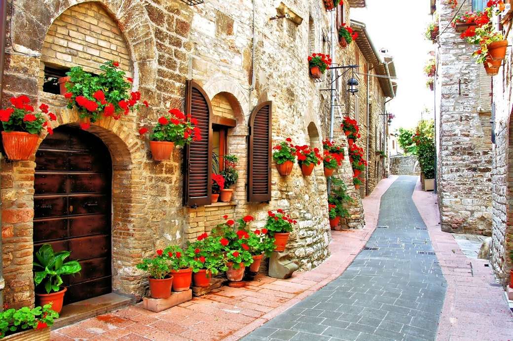 ulice ulice - činžovní dům v Itálii online puzzle