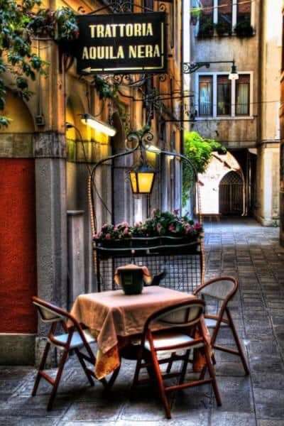 イタリア、ヴェネツィアのレストラン ジグソーパズルオンライン