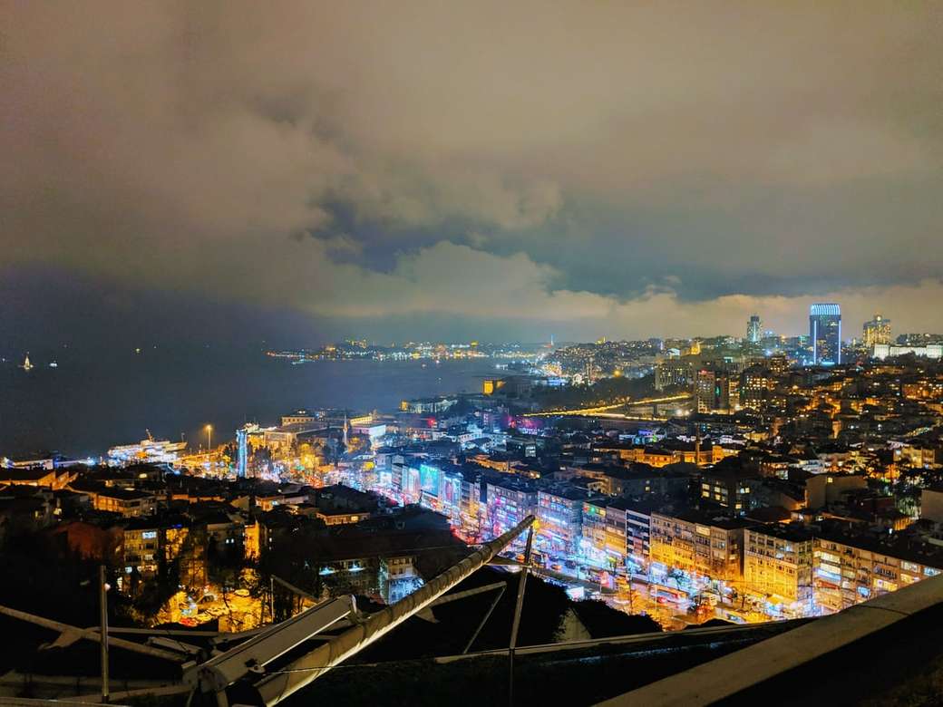 Стамбул 1/3 онлайн-пазл