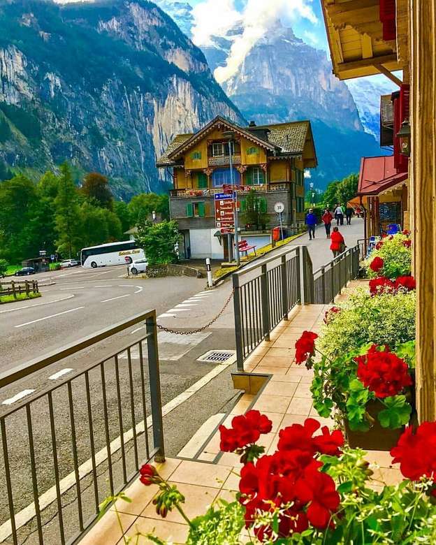 Oostenrijk - uitzicht op de bergen vanaf het balkon legpuzzel online