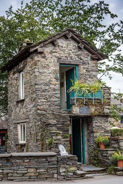 Bridge House Ambleside Lake District England online puzzle