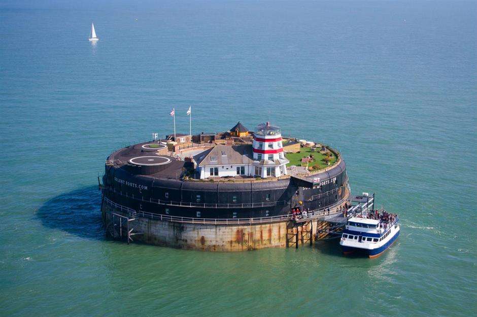 Military Fort Solent vor Portsmouth Luxushotel GB Puzzlespiel online