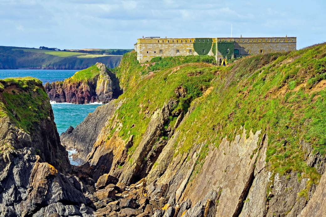 Vista de Pembrokeshire da ilha de thorn wales inglaterra puzzle online