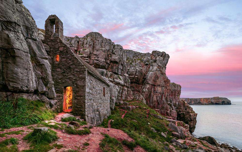 Saint Govan's Chapel Pembrokeshire Dél-Wales Anglia online puzzle