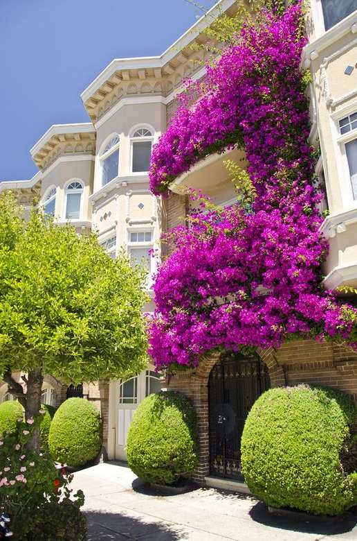 балконы в цветах онлайн-пазл