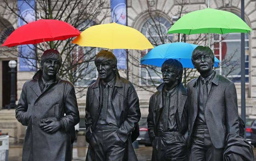 Liverpool Beatles szobrok a város központjában kirakós online