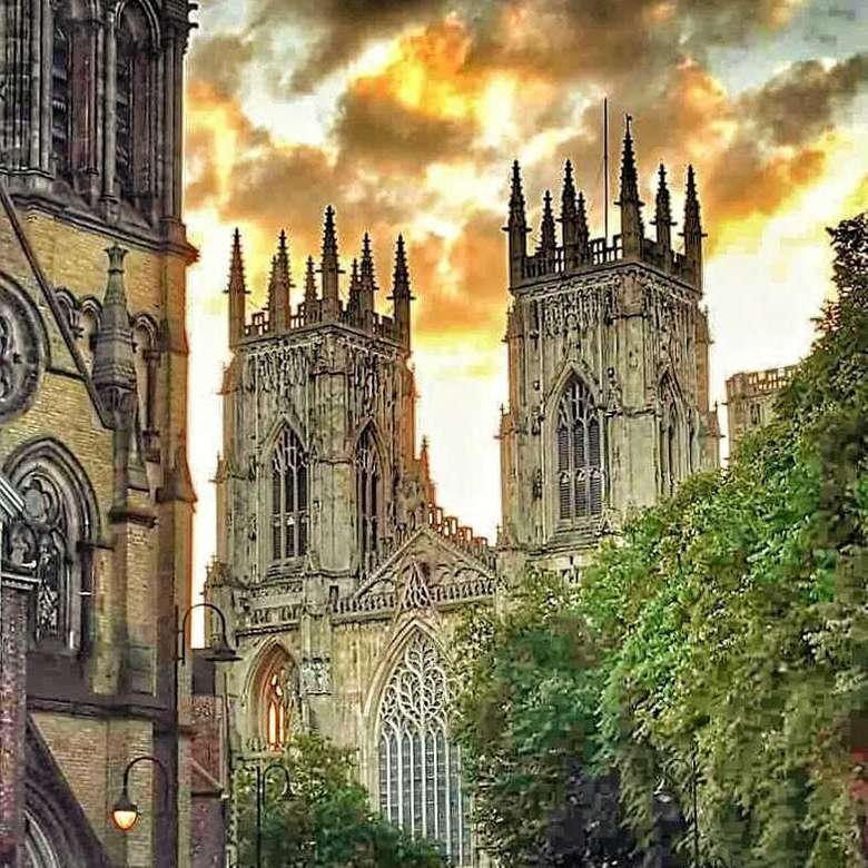 Средневековый город Йорк в соборе Англии пазл онлайн