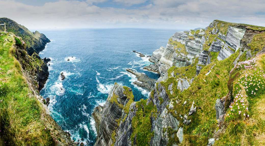 Нерівне узбережжя поблизу Скеллігс Ірландія пазл онлайн