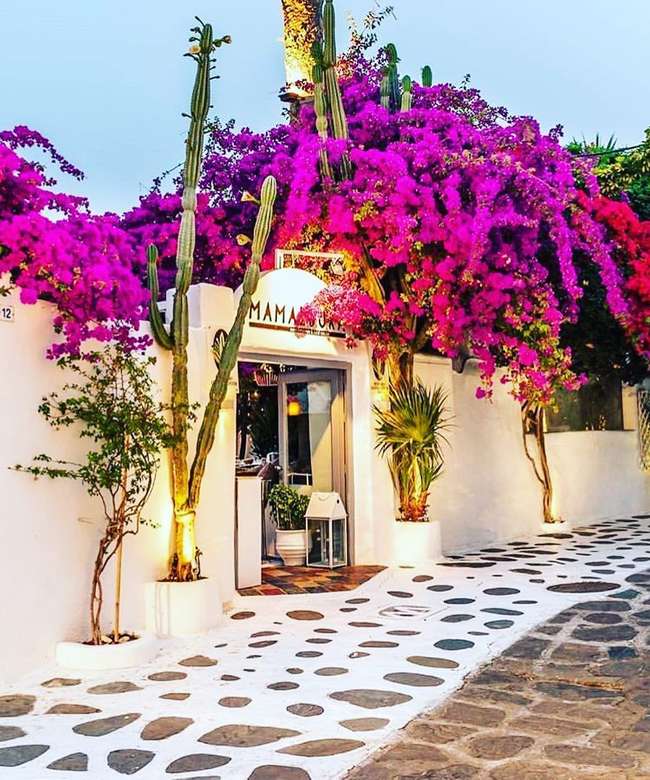 Straße in Blumen in Griechenland Online-Puzzle