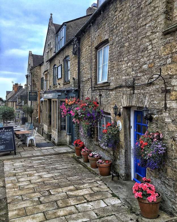 Stow pe Wold Cotswolds Anglia puzzle online