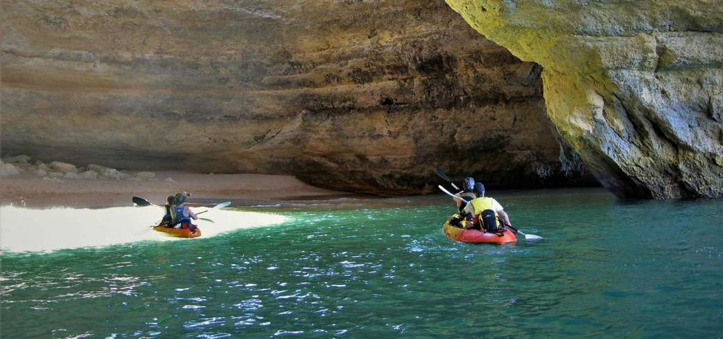 Paseo en kayak a la cueva de Benagil rompecabezas en línea