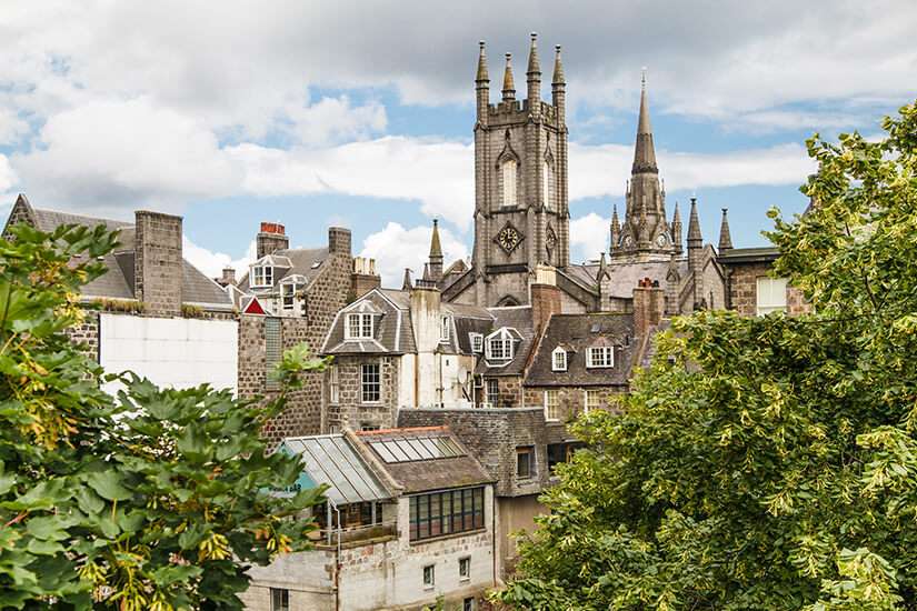 Aberdeen kilátás nyílik a háztetőkre Skócia kirakós online