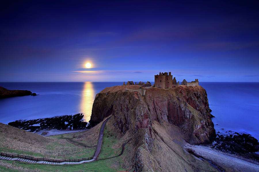 Замъкът Дънотар Абърдийншър Шотландия онлайн пъзел