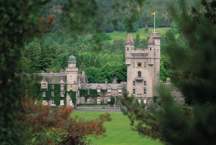 Famille royale du château de Balmoral Highlands puzzle en ligne