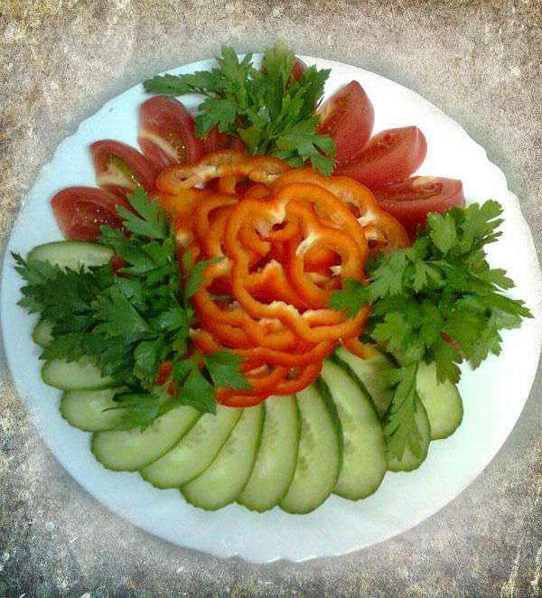 zelenina na talíři skládačky online