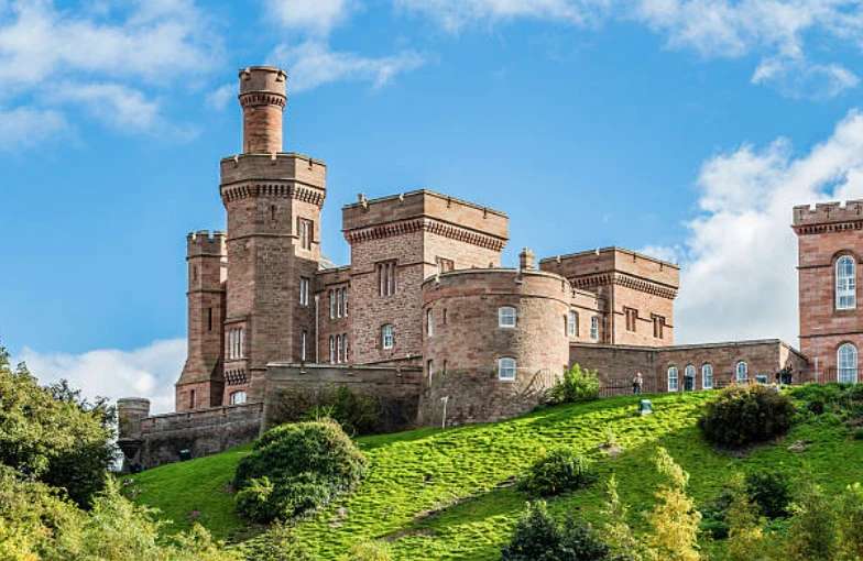 Замъкът Инвърнес Шотландия онлайн пъзел